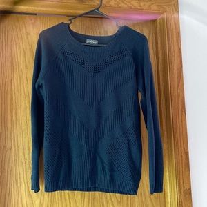 4/$15!! Navy Blue Sweater Size M